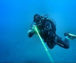 OrcaTorch D570-GL 2-in-1 Beam + Laser Dive Light -Diving Gear Shop 041f78456e d570 5