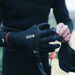 Mystic Marshall 3mm Precurved Neoprene Gloves -Diving Gear Shop 31755 202220Mystic20Marshall203mm20Precurved20Neoprene20Gloves2020004620 20Black20222.2000x2000