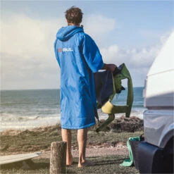 Gul Evorobe Changing Robe -Diving Gear Shop 32266 202320GUL20Evorobe20Hooded20Changing20Robe20AC012820 20Blue20Lifestyle202.2000x2000