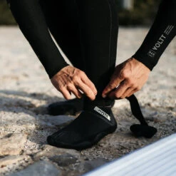 Mystic Majestic 3mm Neoprene Split Toe Boots 8 Mystic Majestic 3mm Neoprene Split Toe Boots -Diving Gear Shop 34026 202220Mystic20Majestic205mm20Split20Toe20Boots2020003420 20Black20Lifestyle201.2000x2000