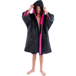 Advance Junior Short Sleeve Change Robe V3 -Diving Gear Shop 35744 202320Dryrobe20Advance20Junior20Short20Sleeve20Changing20Robe20KS20DA20 20Black20Pink20A7.2000x2000