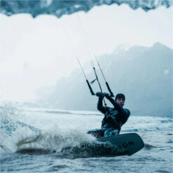 Mystic Roam 3mm Precurved Gloves -Diving Gear Shop 42051 202320Mystic20Roam203mm20Precurved20Gloves2035015.23002720 20Black20Lifestyle201.2000x2000