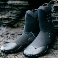 Mystic Supreme 5mm Split Toe Wetsuit Boots -Diving Gear Shop 42057 202220Mystic20Supreme203mm20Split20Toe20Wetsuit20Boot2035015.230032 20Black20Lifestyle201.2000x2000