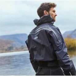 GILL Verso Back Zip Drysuit & Con Zip -Diving Gear Shop 42151 4805 GRA01 LIFESTYLE 4 00911.2000x2000