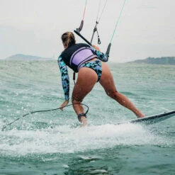 Mystic Womens Jayde Long Sleeve Crop Rash Vest -Diving Gear Shop 43094 202320Mystic20Womens20Jayde20Long20Sleeve20Crop20Rash20Vest2035001.23015820 20Black20Lifestyle201.2000x2000