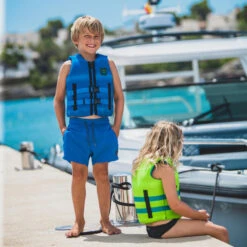 JOBE Junior Neoprene Life Vest -Diving Gear Shop 43257 202320Jobe20Junior20Neoprene20Life20Vest2024492101220 20Blue20Lifestyle202.2000x2000