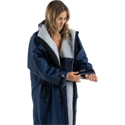 Advance Long Sleeve Change Robe V3 13 Advance Long Sleeve Change Robe V3 -Diving Gear Shop 44394 202320Dryrobe20Advance20Long20Sleeve20Changing20Robe20Poncho20DALSV320 20Navy20Blue2020Grey20side.2000x2000