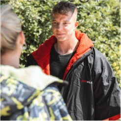 Gul Evorobe Hooded Changing Robe & Nava Performance 30L Duffel Bag Bundle -Diving Gear Shop 44990 32263 202220GUL20Evorobe20Changing20Robe20AC0128 B620 20Black20Red20Lifestyle201.2000x2000.2000x2000