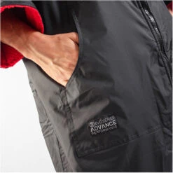 Gul Evorobe Hooded Changing Robe & Nava Performance 30L Duffel Bag Bundle -Diving Gear Shop 44990 32263 202220GUL20Evorobe20Waterproof20Changing20Robe20AC0128 B620 20Black20Red20pocket20close.2000x2000.2000x2000