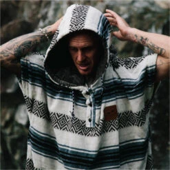 Slowtide Oso Hooded Towel Change Robe / Poncho -Diving Gear Shop 45971 202320Slowtide20Oso20Hooded20Towel20Change20Robe20Poncho20ST3220 20White208.2000x2000