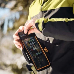 Fidlock Magnetic Armband Dry Bag -Diving Gear Shop Armband20magnetic20self sealing20bag20for20upper20arm20Lifestyle.2000x2000