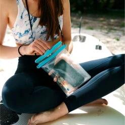 Fidlock Magnetic Maxi Dry Bag -Diving Gear Shop Dry20Bag20Maxi20M sized20magnetic20self sealing20bag20Lifestyle201.2000x2000